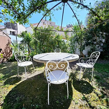 Le Petit Four Jardin - Dans Le Vieil *