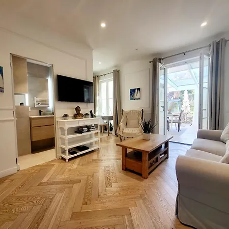 Le Petit Four Jardin - Dans Le Vieil Apartman