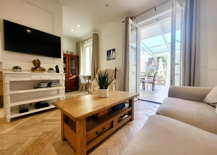 Le Petit Four Jardin - Dans Le Vieil Daire *